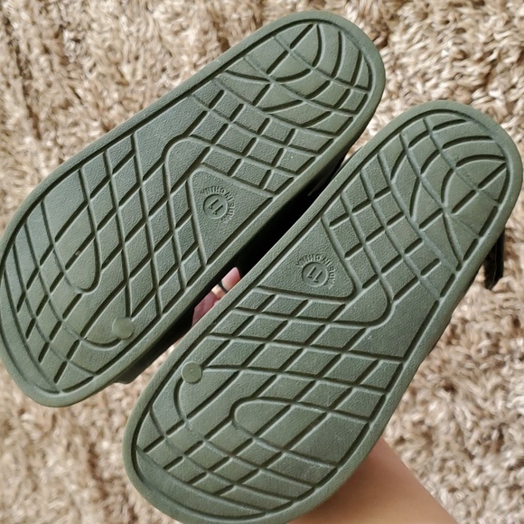 Old navy sandals - Picture 5 of 5